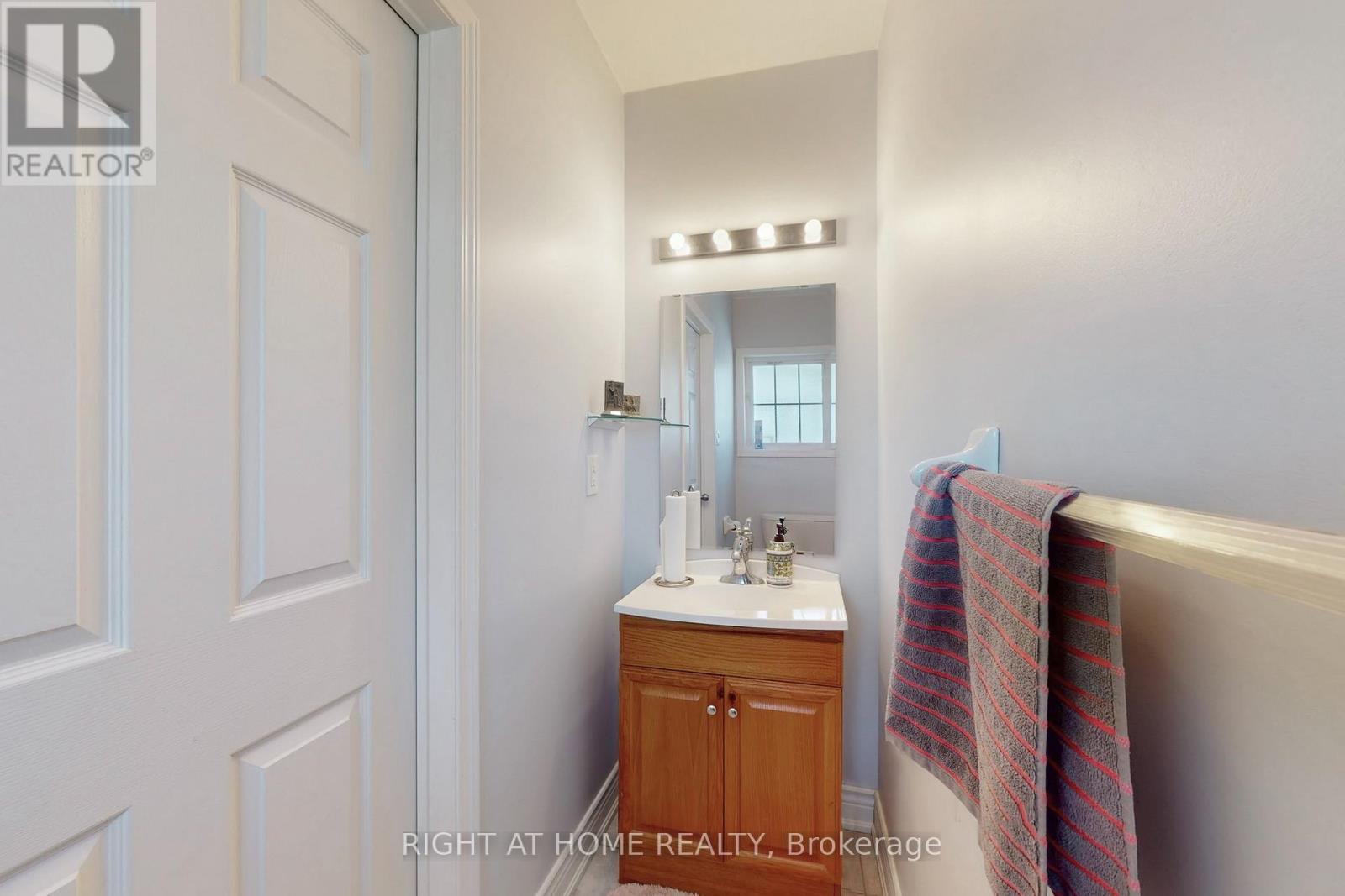 805 Stonehaven Avenue, Newmarket, Ontario  L3X 2K3 - Photo 24 - N12808580