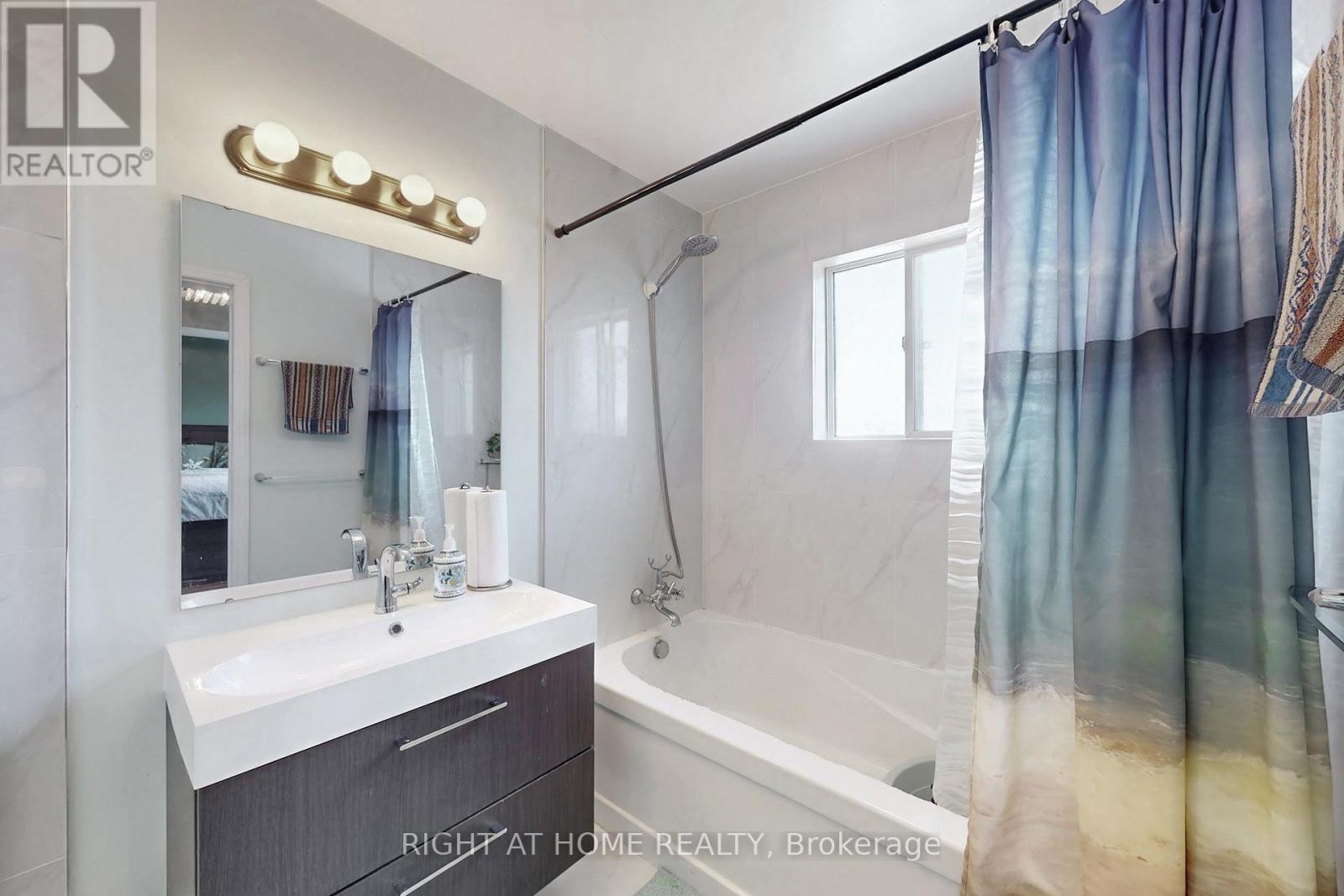 805 Stonehaven Avenue, Newmarket, Ontario  L3X 2K3 - Photo 30 - N12808580