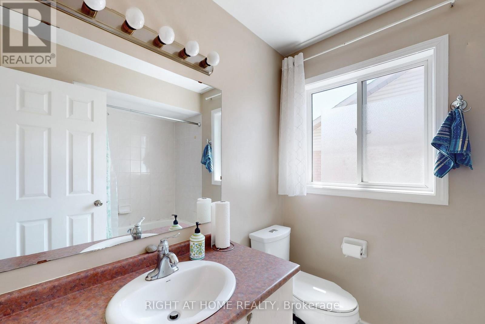 805 Stonehaven Avenue, Newmarket, Ontario  L3X 2K3 - Photo 37 - N12808580