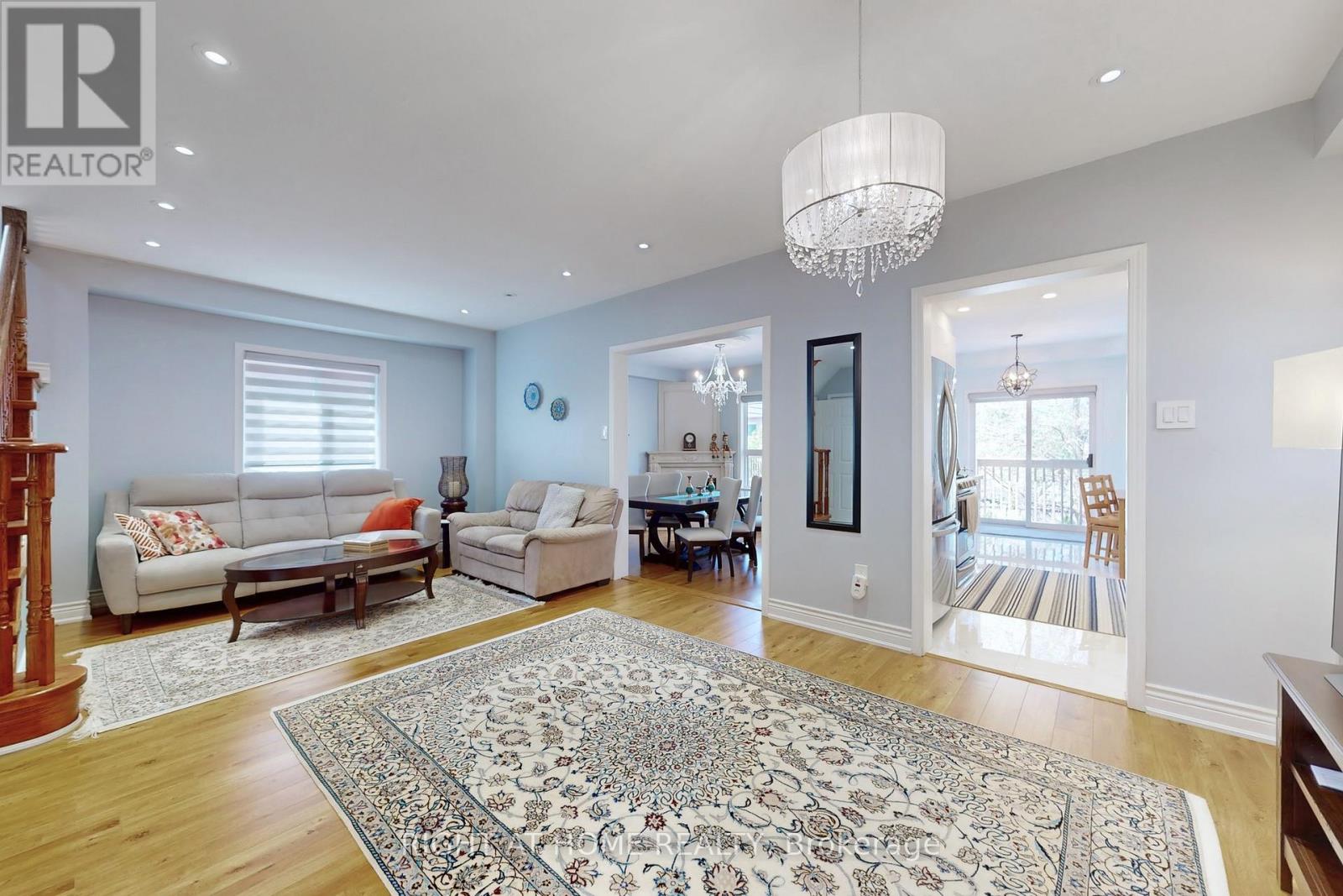 805 Stonehaven Avenue, Newmarket, Ontario  L3X 2K3 - Photo 4 - N12808580