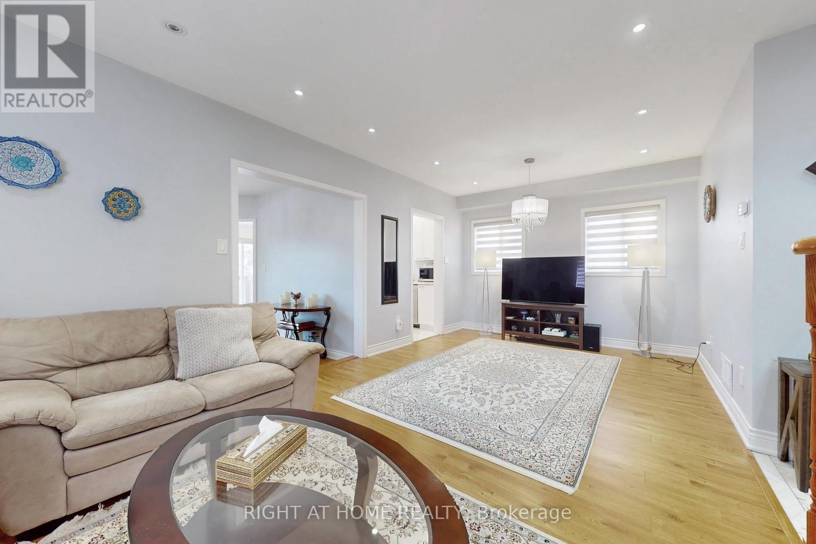 805 Stonehaven Avenue, Newmarket, Ontario  L3X 2K3 - Photo 7 - N12808580