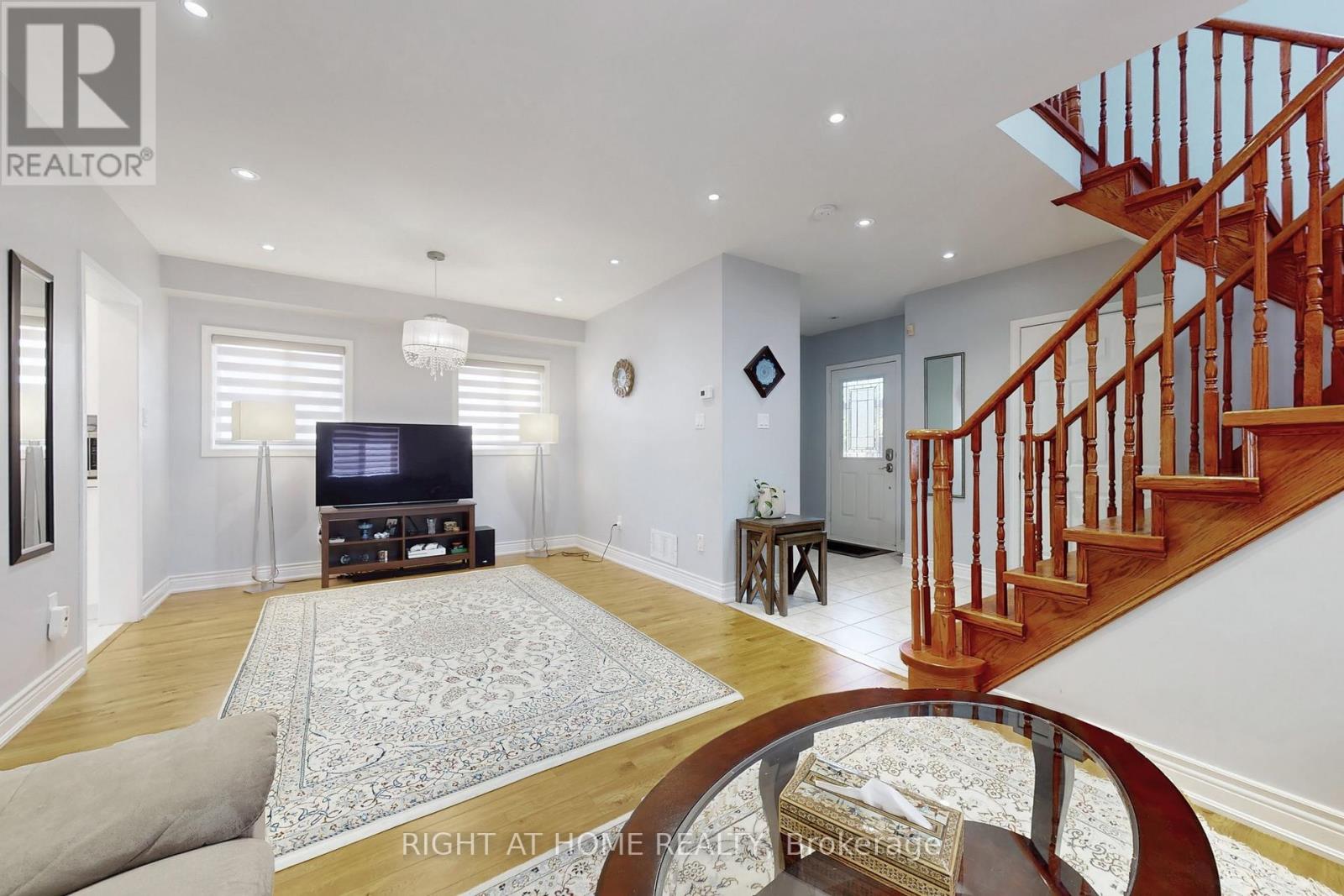 805 Stonehaven Avenue, Newmarket, Ontario  L3X 2K3 - Photo 8 - N12808580