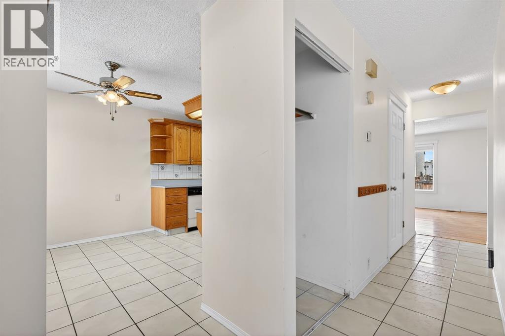 115 Abingdon Court Ne, Calgary, Alberta  T2A 6S4 - Photo 3 - A2286821