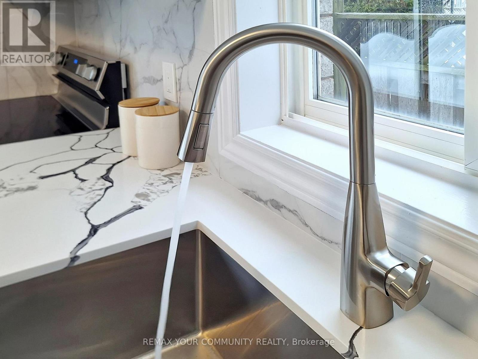 8 Srigley Street, Barrie, Ontario  L4N 0L9 - Photo 10 - S12805718