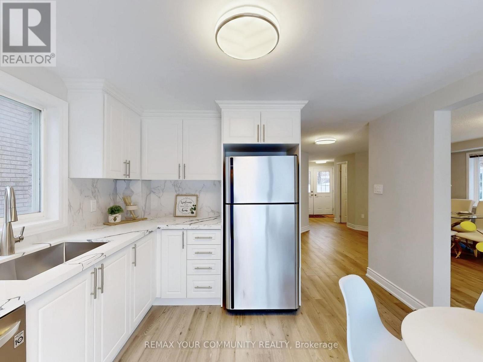 8 Srigley Street, Barrie, Ontario  L4N 0L9 - Photo 6 - S12805718