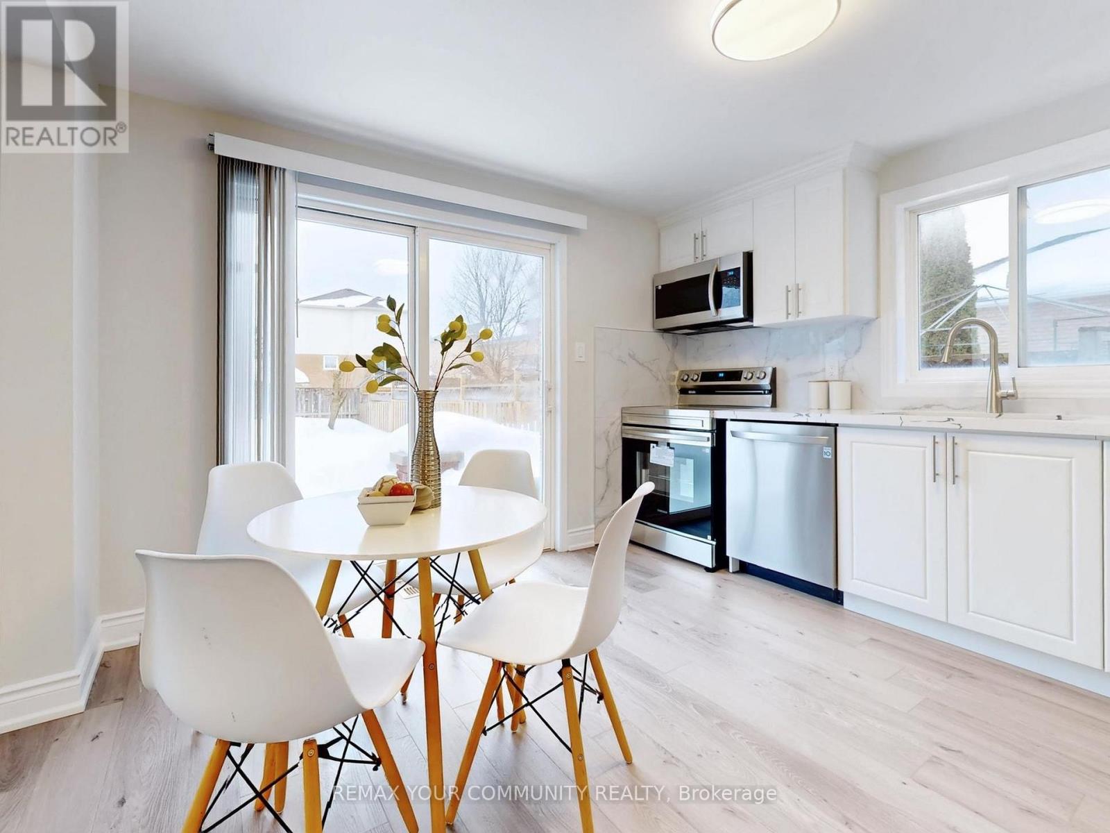 8 Srigley Street, Barrie, Ontario  L4N 0L9 - Photo 7 - S12805718