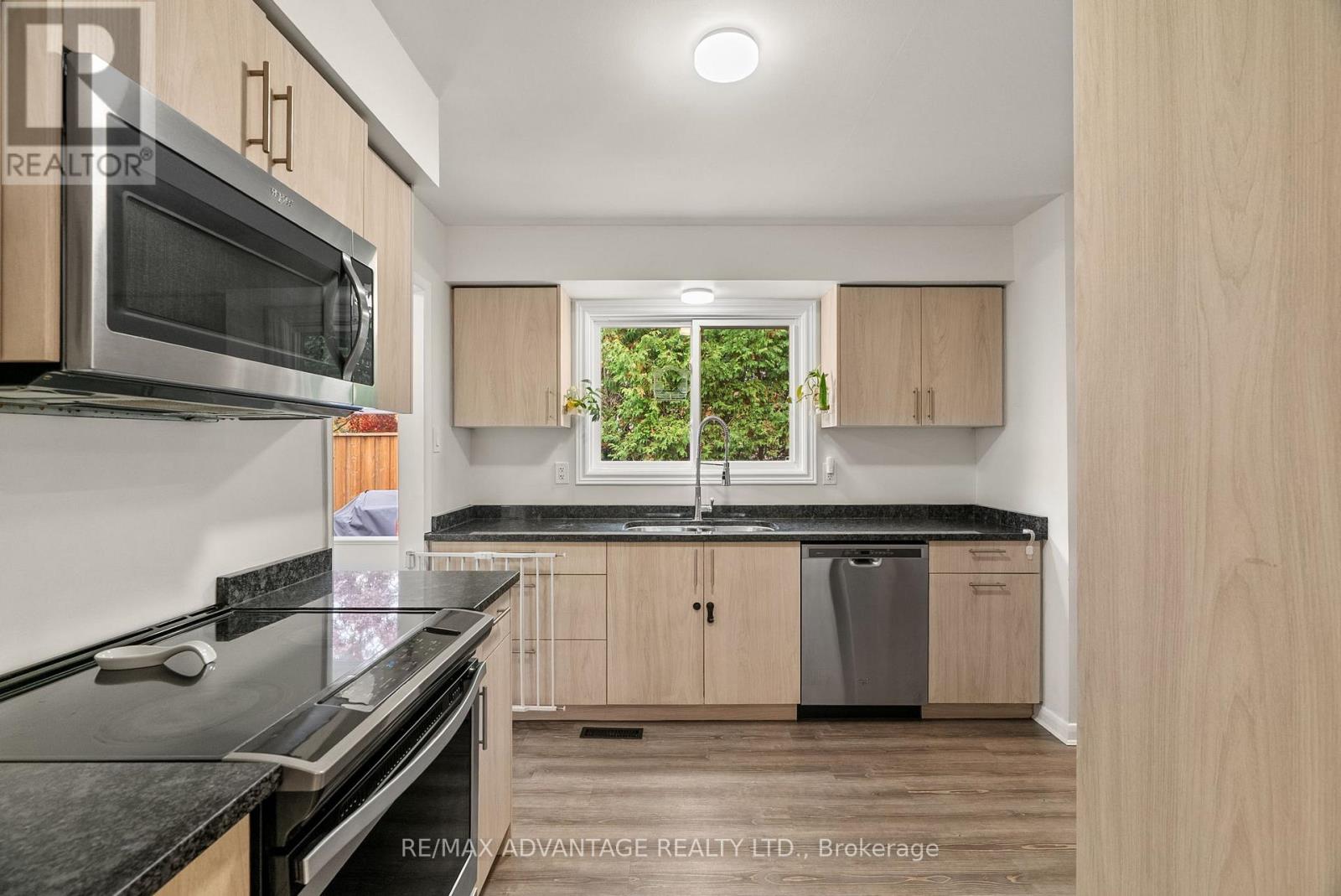 66 Wellesley Crescent, London East, Ontario  N5V 1J7 - Photo 8 - X12808602