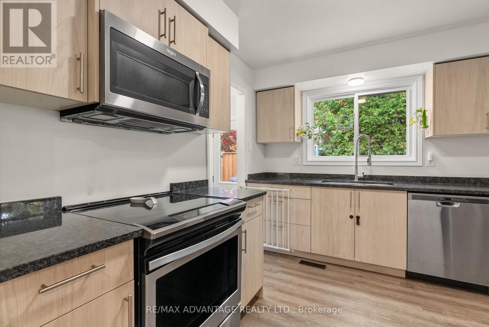 66 Wellesley Crescent, London East, Ontario  N5V 1J7 - Photo 9 - X12808602