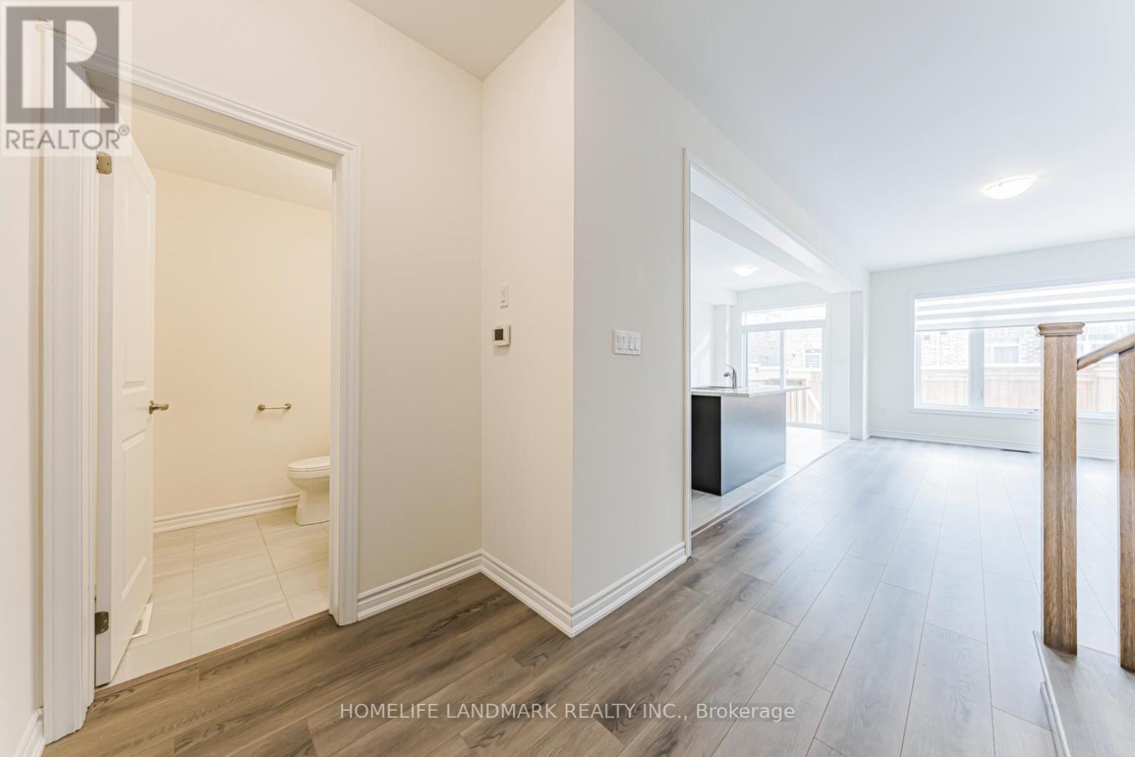 85 Jonkman Boulevard, Bradford West Gwillimbury, Ontario  L3Z 4J9 - Photo 6 - N12808598