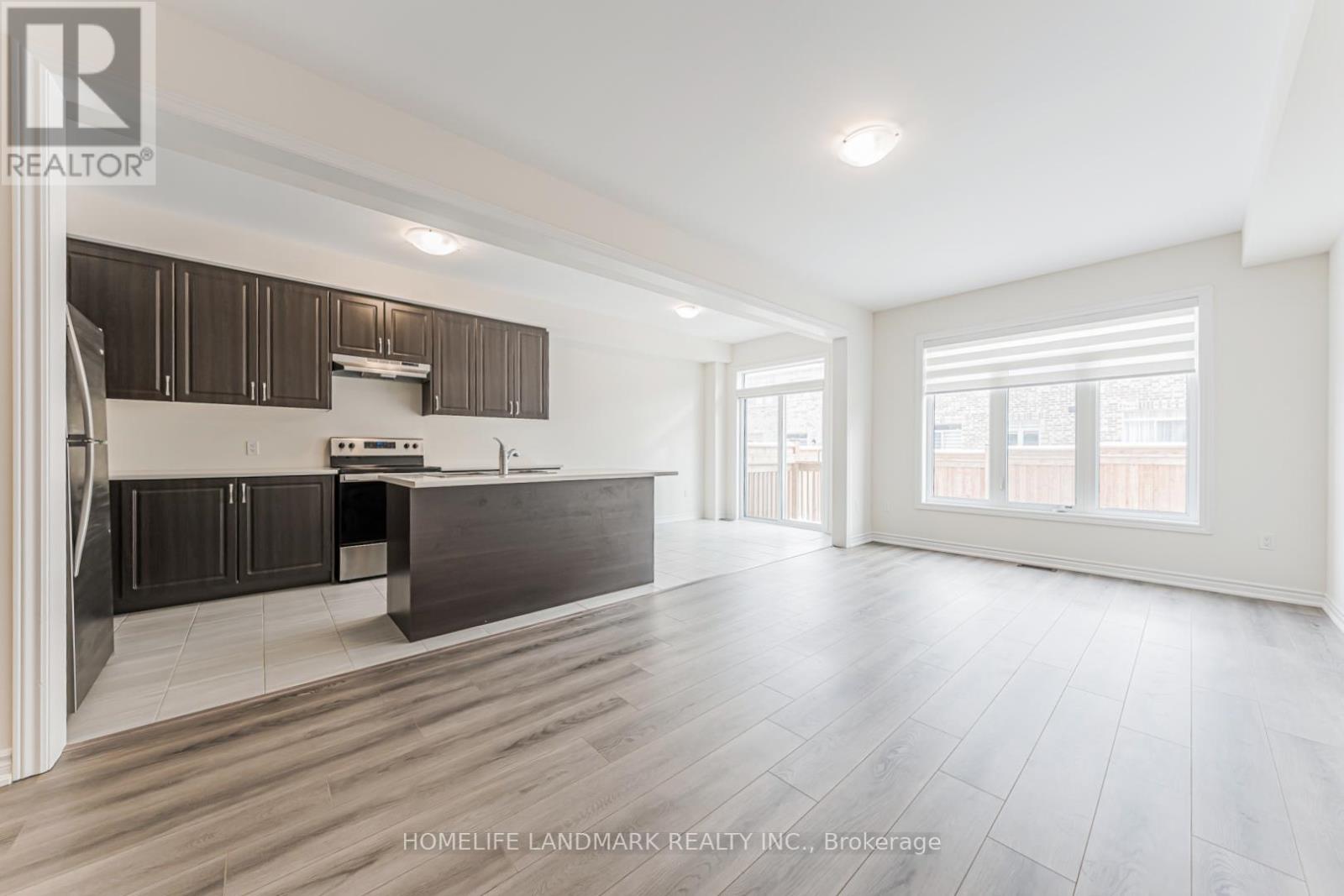 85 Jonkman Boulevard, Bradford West Gwillimbury, Ontario  L3Z 4J9 - Photo 9 - N12808598