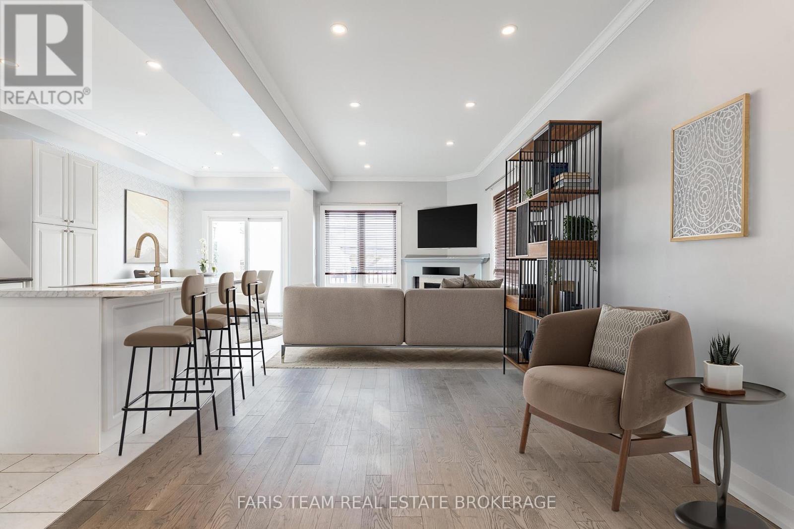 104 Stanley Street, Barrie, Ontario  L4M 6V5 - Photo 10 - S12808604