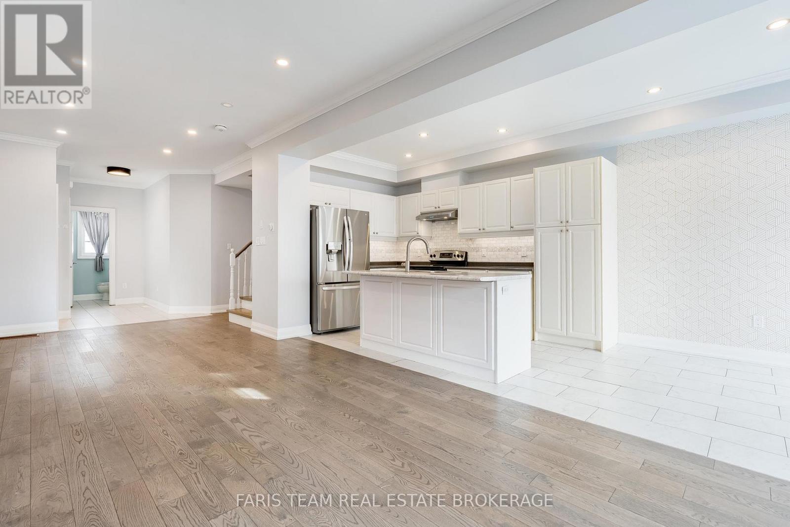 104 Stanley Street, Barrie, Ontario  L4M 6V5 - Photo 12 - S12808604