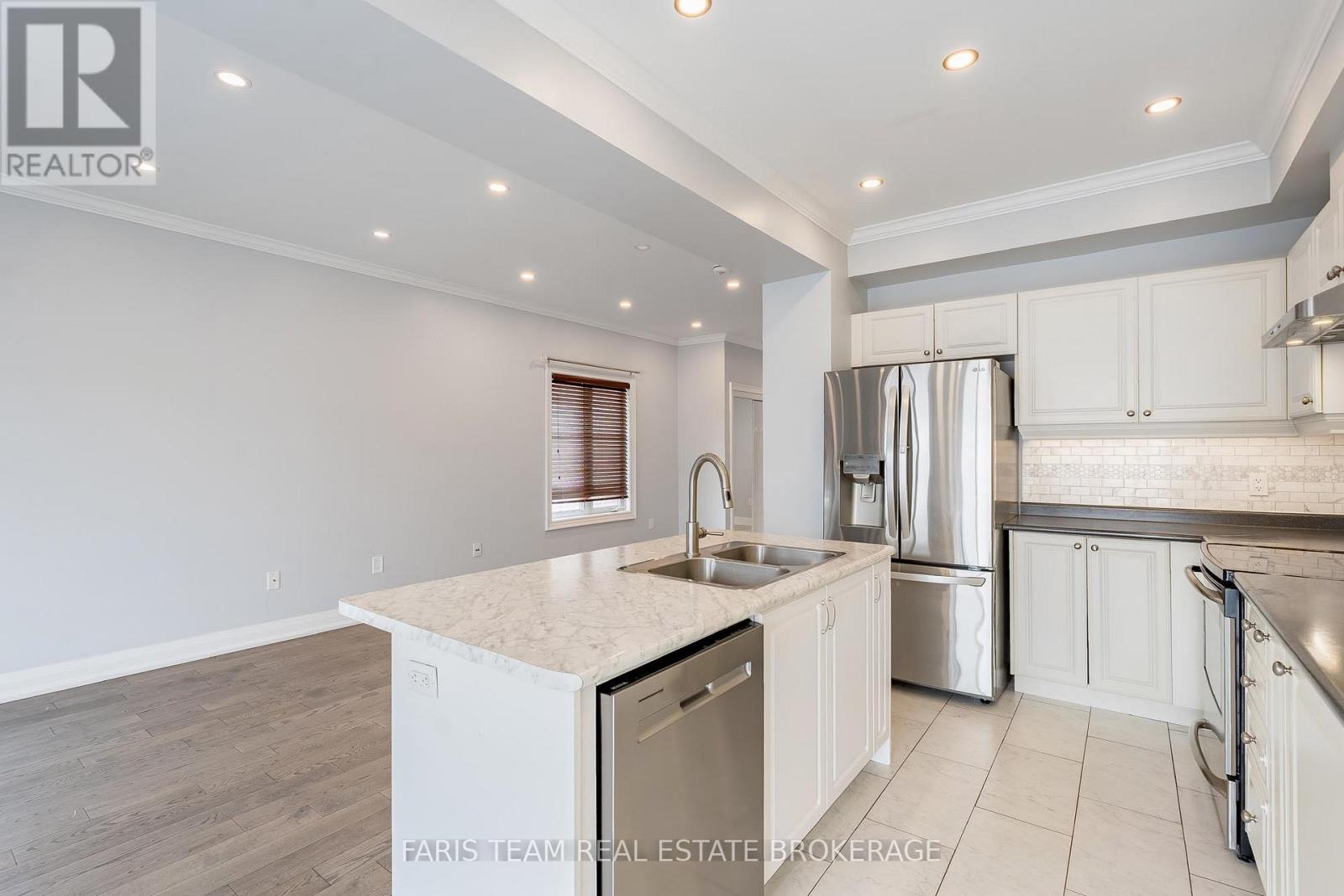 104 Stanley Street, Barrie, Ontario  L4M 6V5 - Photo 6 - S12808604