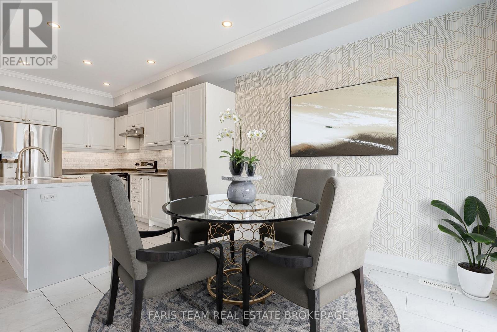 104 Stanley Street, Barrie, Ontario  L4M 6V5 - Photo 9 - S12808604