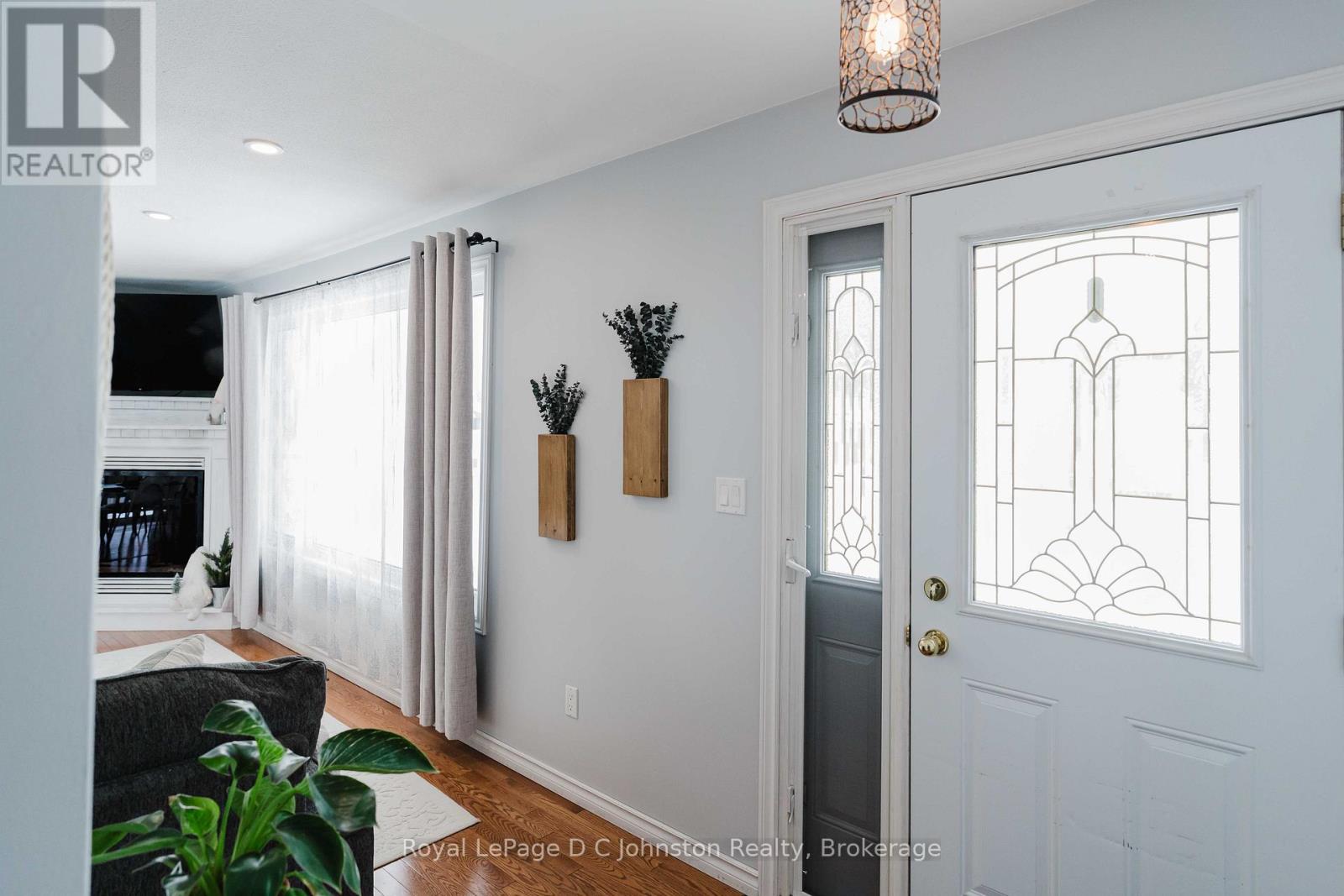 33 Alice Street, South Bruce Peninsula, Ontario  N0H 1A0 - Photo 2 - X12808642