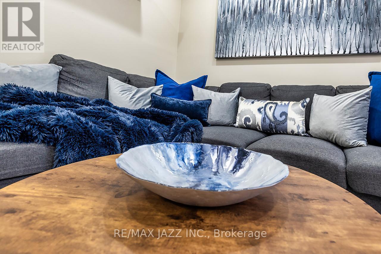 33 Mossgrove Court, Clarington, Ontario  L1E 1P4 - Photo 12 - E12808656