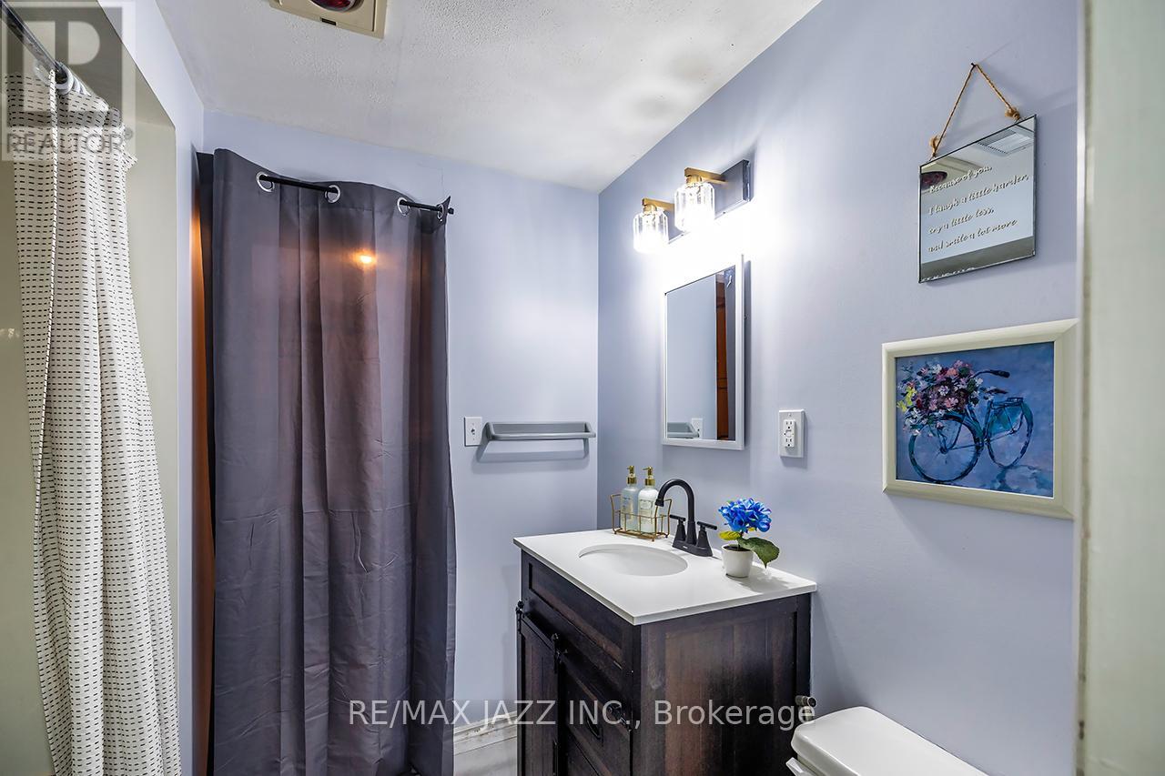 33 Mossgrove Court, Clarington, Ontario  L1E 1P4 - Photo 24 - E12808656