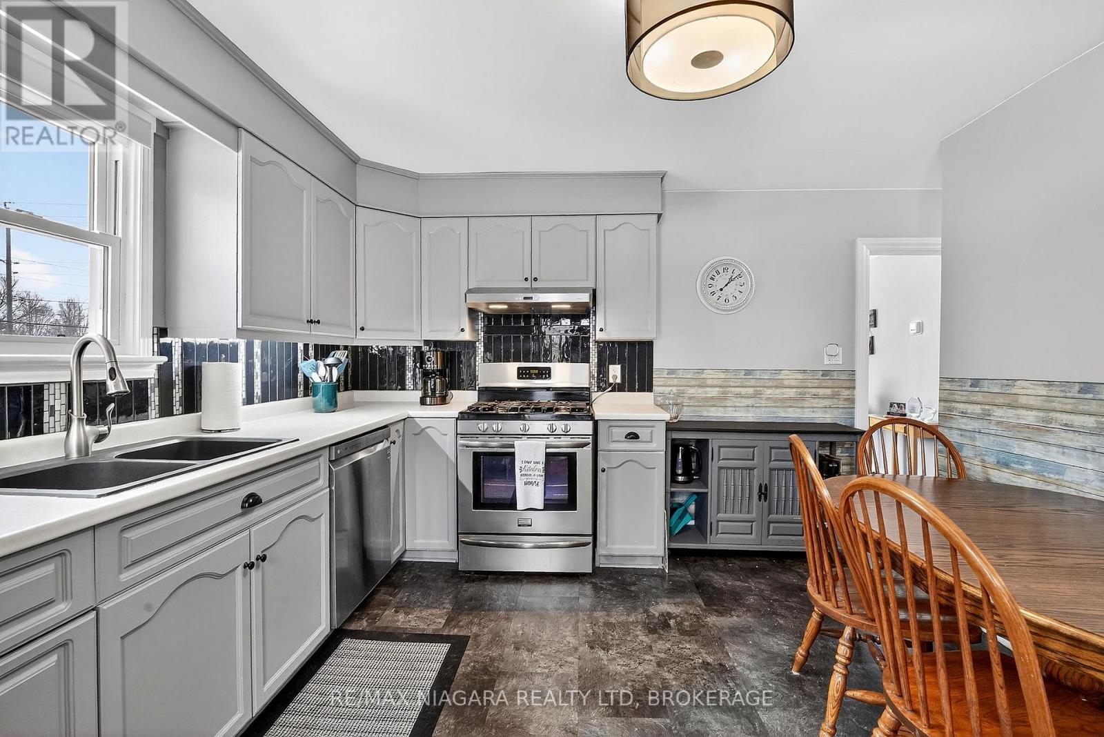 809 Broadway Street, Welland, Ontario  L3C 5M9 - Photo 4 - X12808628