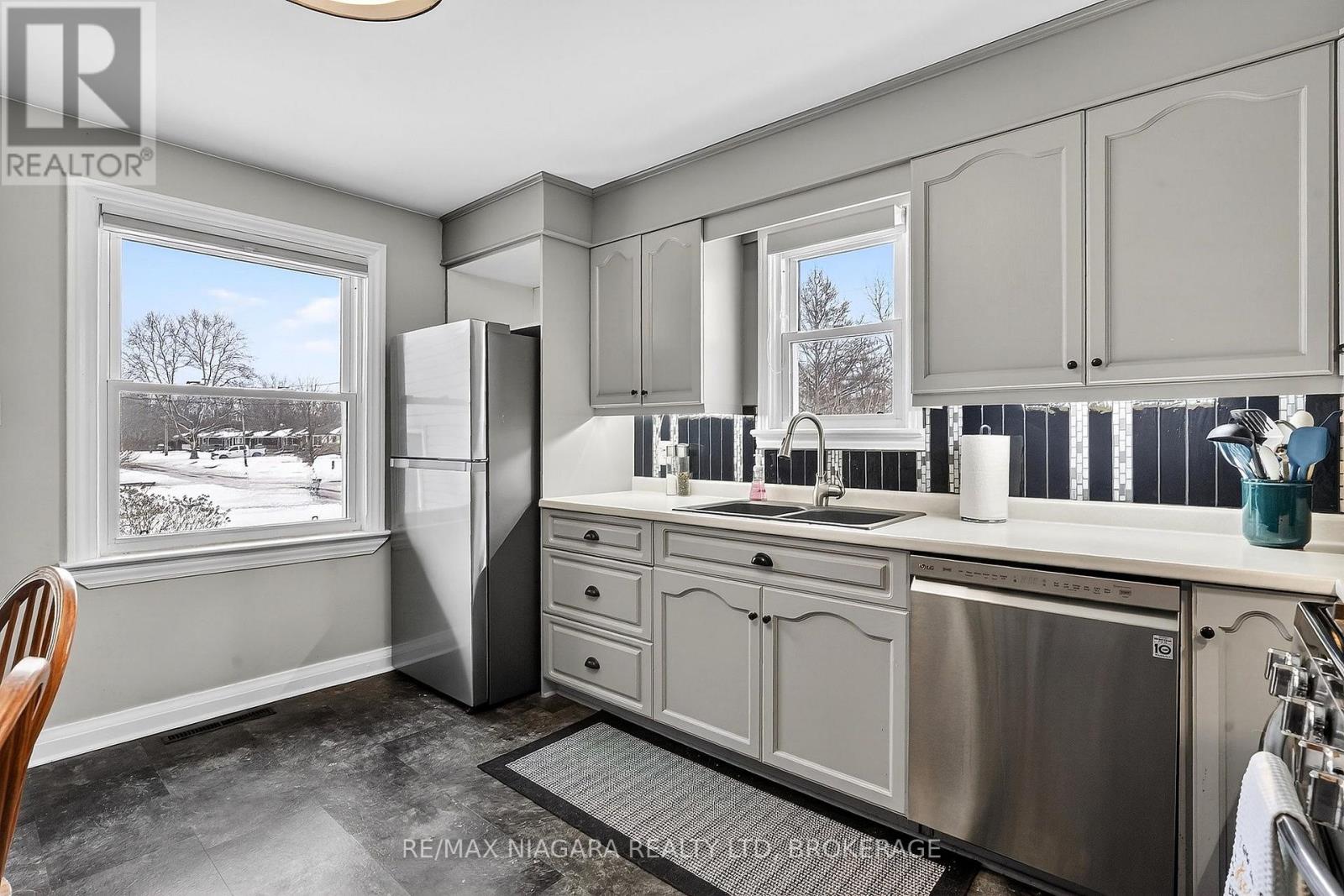 809 Broadway Street, Welland, Ontario  L3C 5M9 - Photo 6 - X12808628