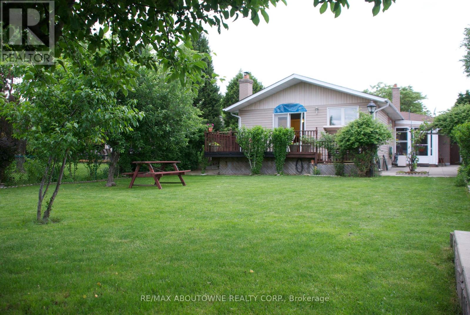 1245 Tyneburn Crescent, Mississauga, Ontario  L4X 1P4 - Photo 23 - W12804848