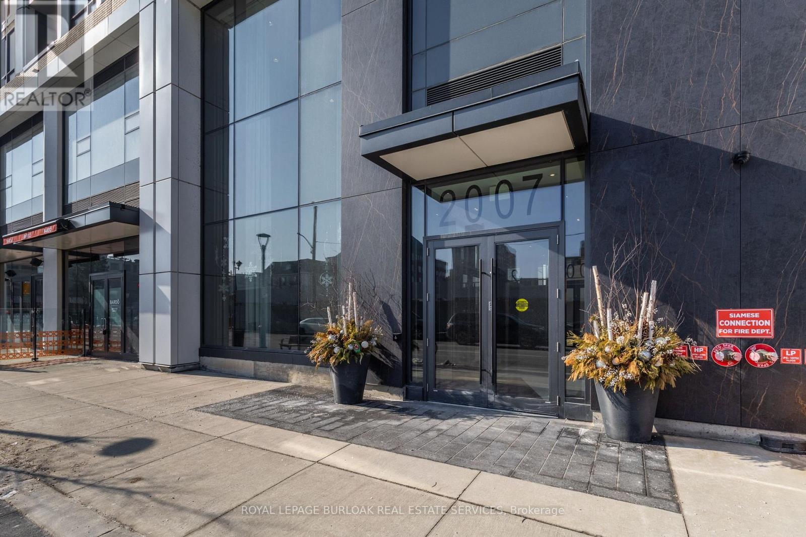 1407 - 2007 James Street, Burlington, Ontario  L7R 0G7 - Photo 2 - W12807268