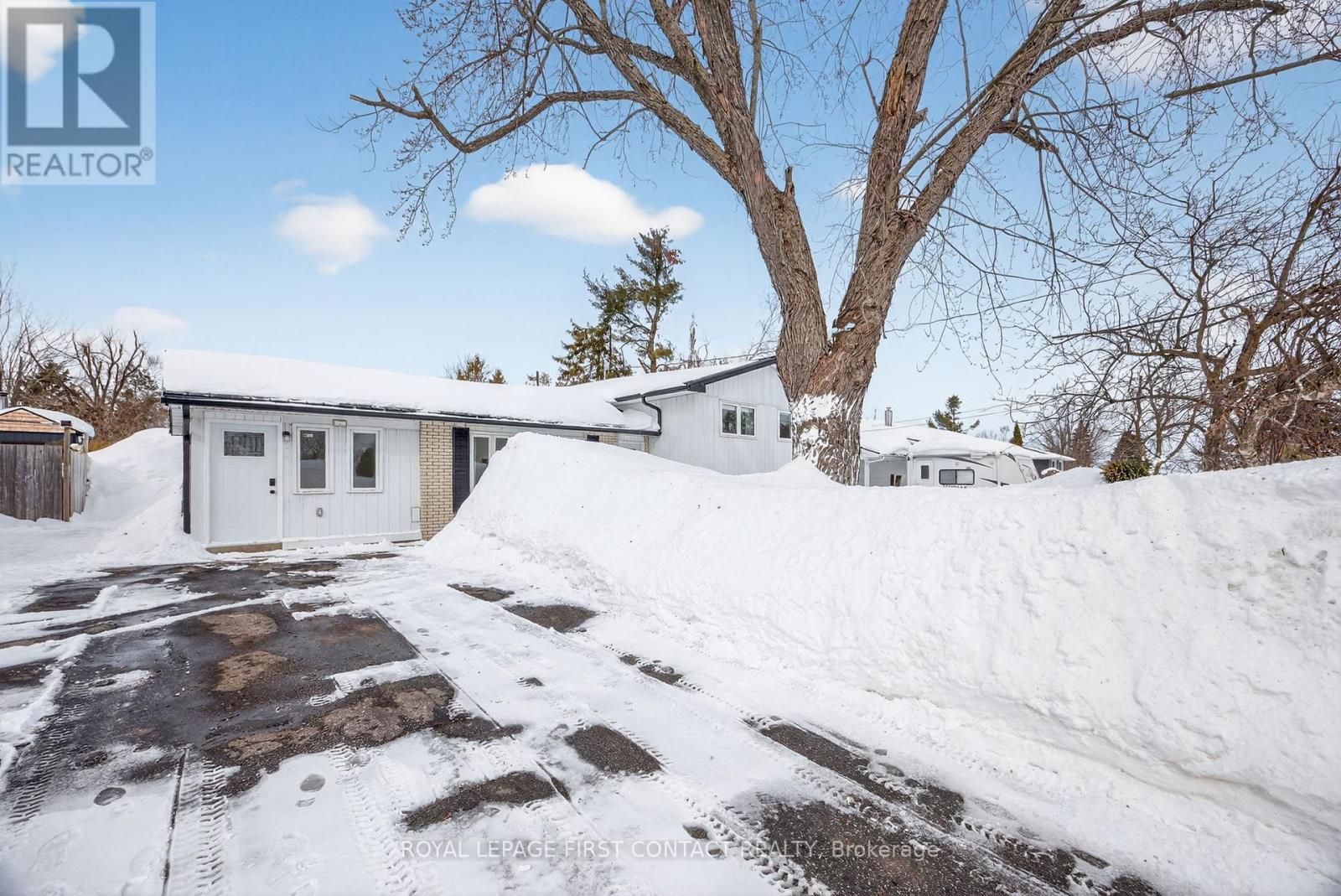 4 Wallis Street, Oro-Medonte (Warminister), Ontario  L0K 2G0 - Photo 1 - S12808638