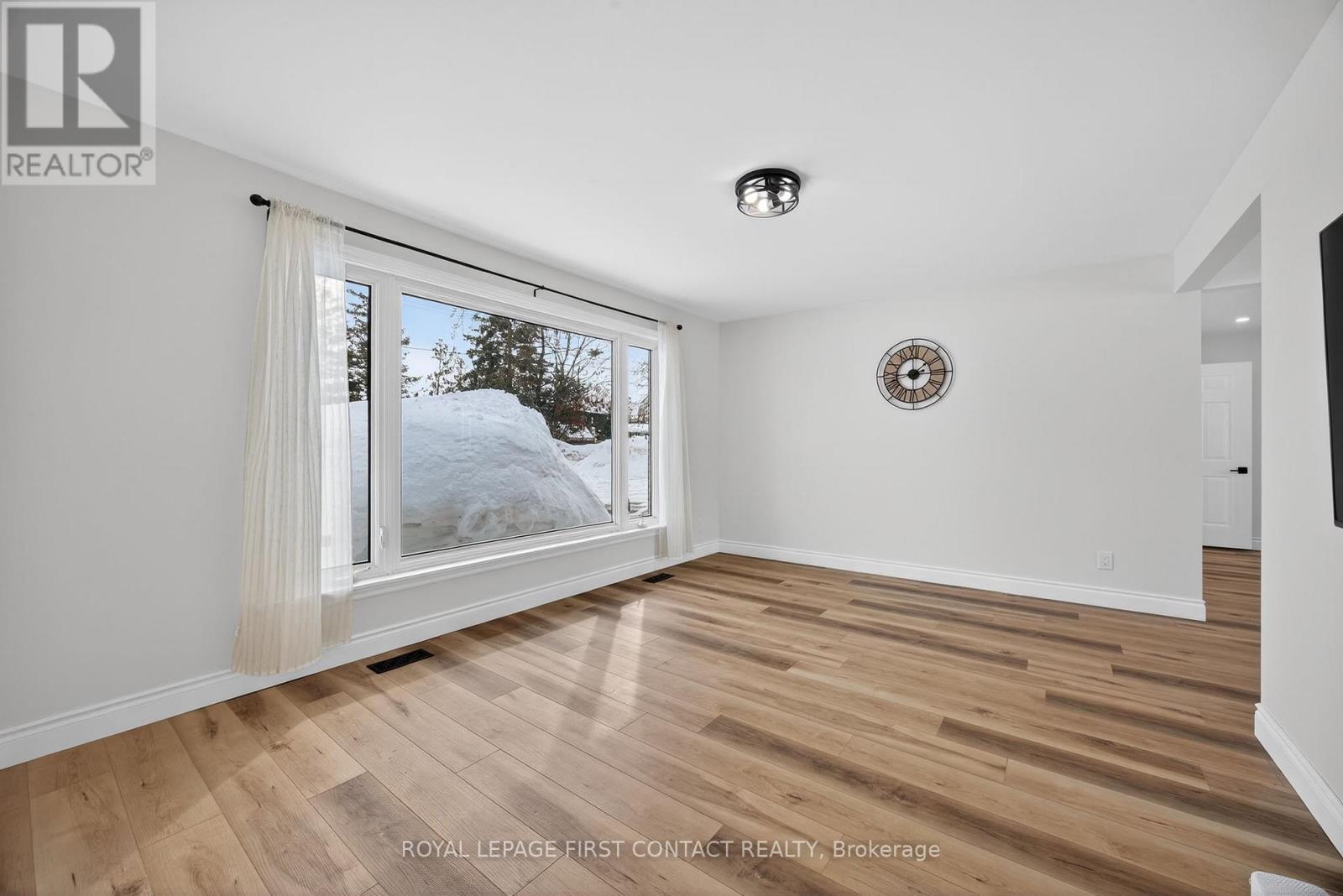 4 Wallis Street, Oro-Medonte (Warminister), Ontario  L0K 2G0 - Photo 10 - S12808638