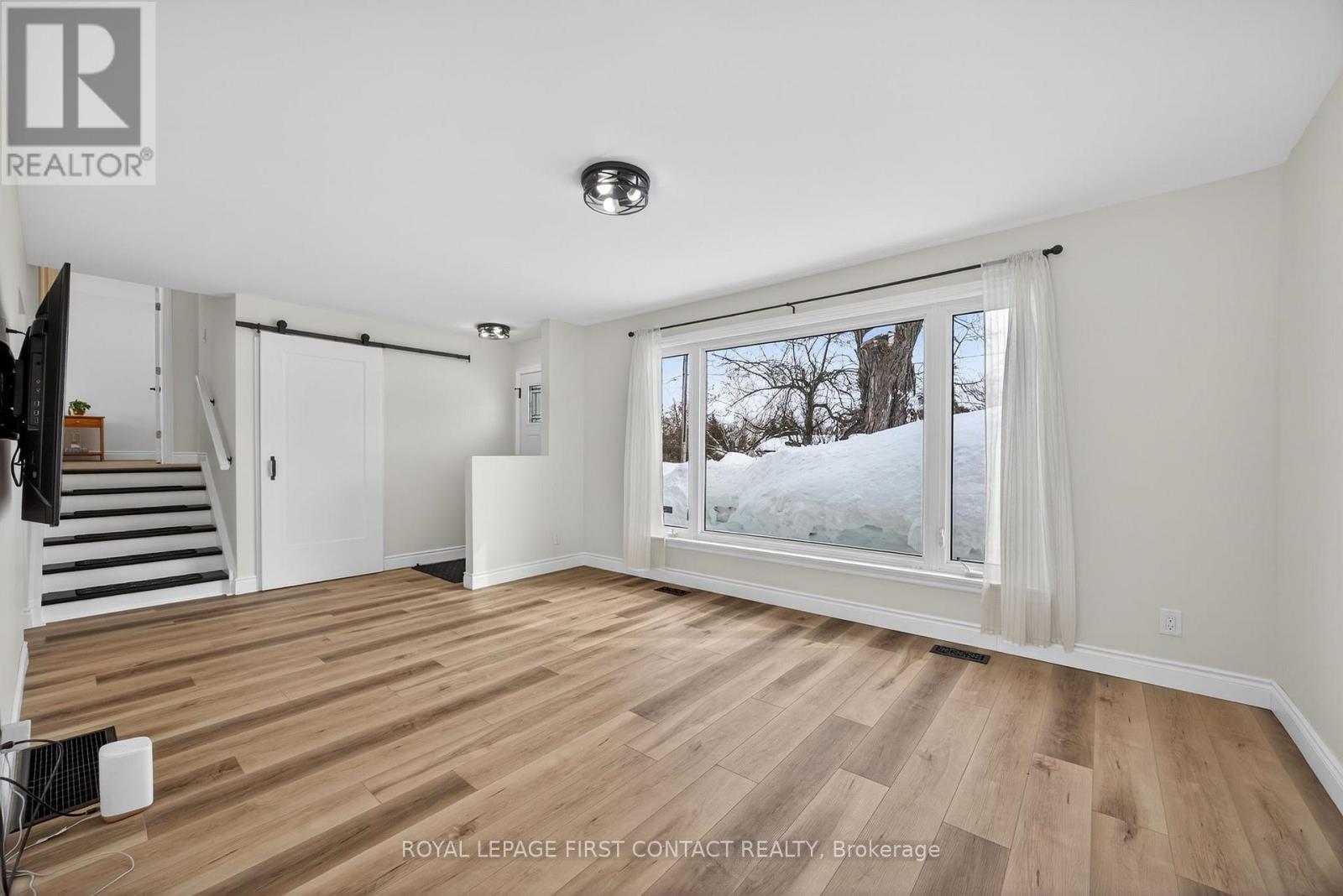 4 Wallis Street, Oro-Medonte (Warminister), Ontario  L0K 2G0 - Photo 13 - S12808638