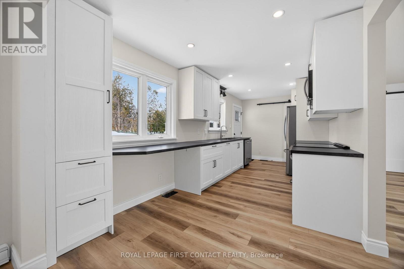 4 Wallis Street, Oro-Medonte (Warminister), Ontario  L0K 2G0 - Photo 14 - S12808638