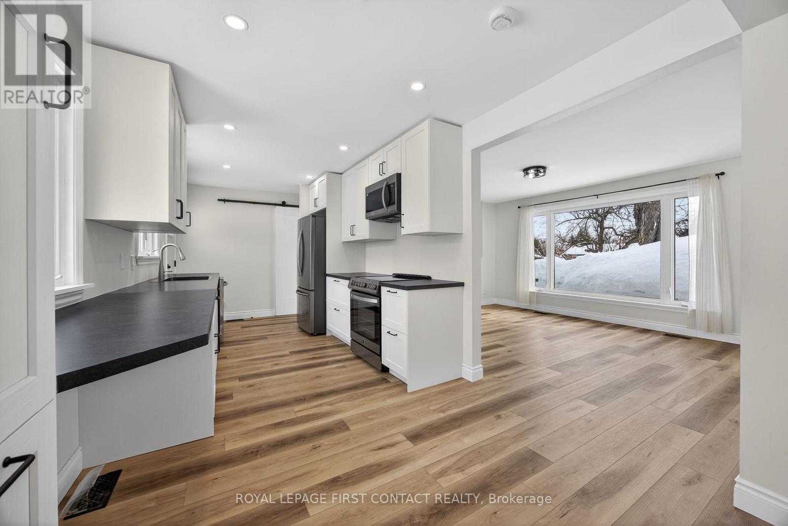 4 Wallis Street, Oro-Medonte (Warminister), Ontario  L0K 2G0 - Photo 15 - S12808638