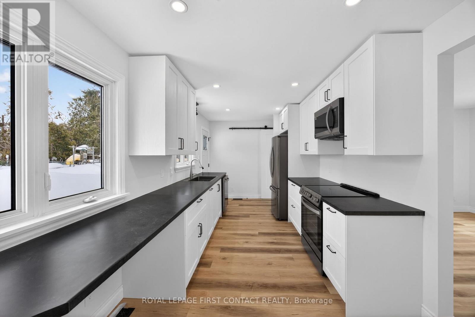 4 Wallis Street, Oro-Medonte (Warminister), Ontario  L0K 2G0 - Photo 16 - S12808638