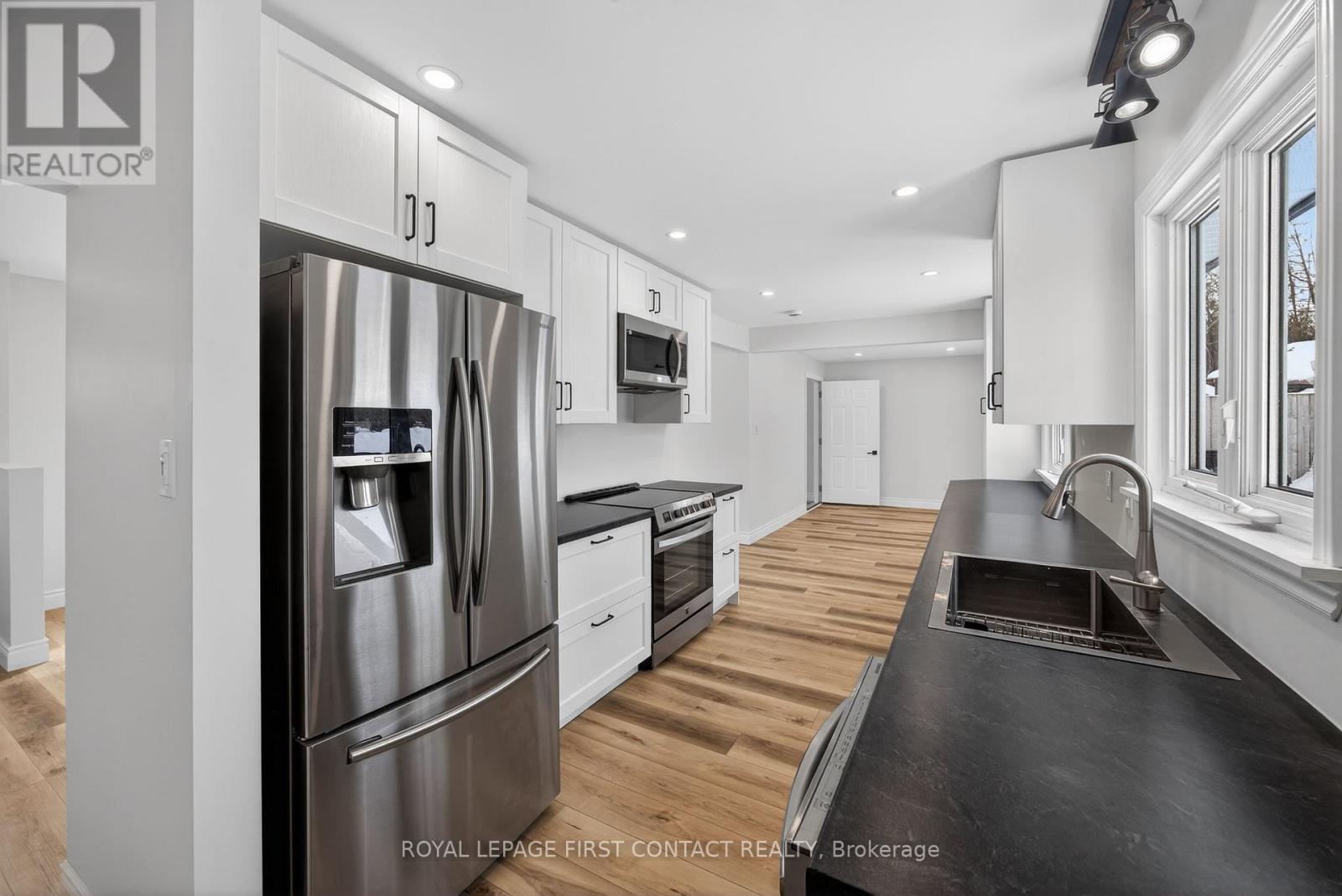 4 Wallis Street, Oro-Medonte (Warminister), Ontario  L0K 2G0 - Photo 17 - S12808638