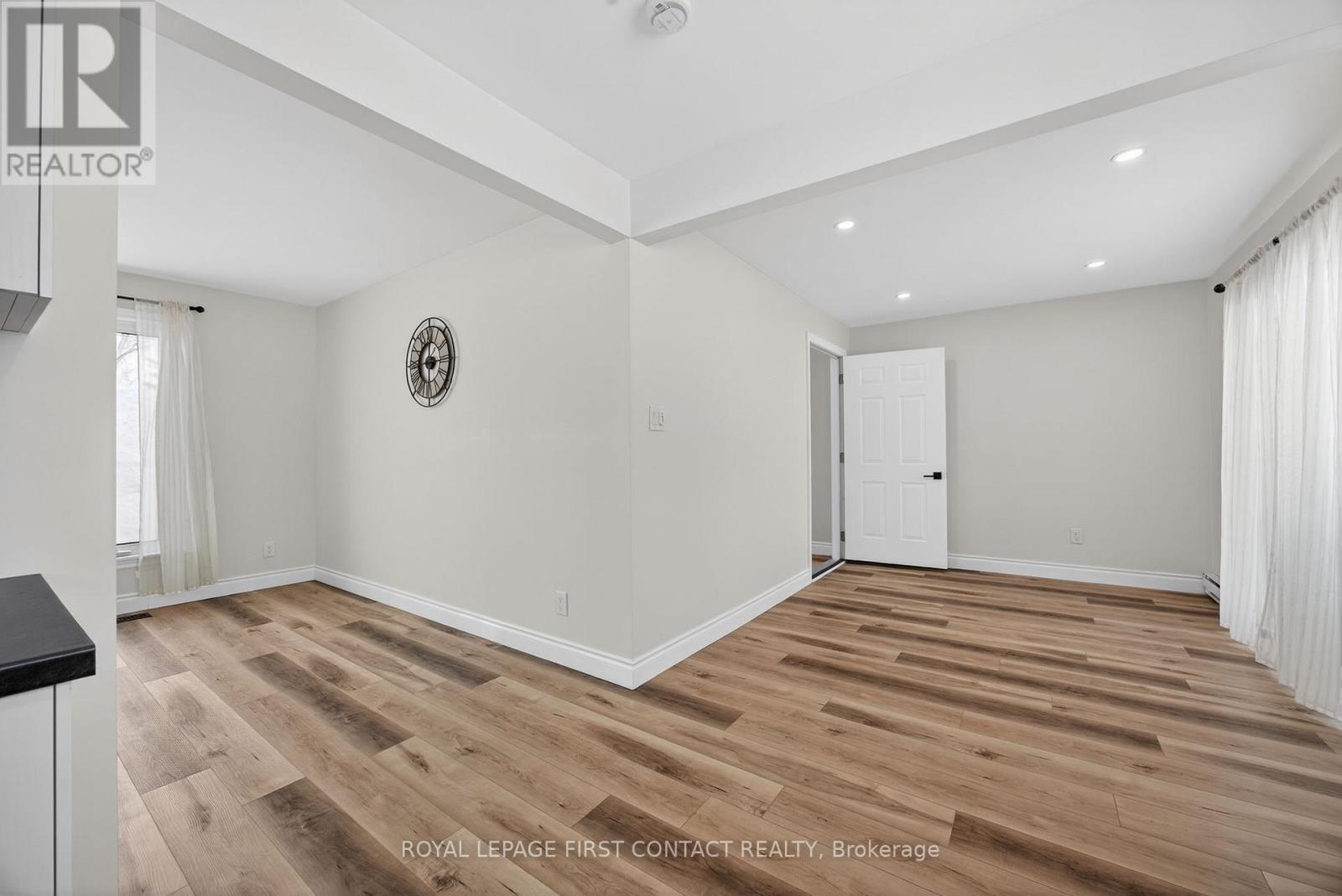 4 Wallis Street, Oro-Medonte (Warminister), Ontario  L0K 2G0 - Photo 18 - S12808638