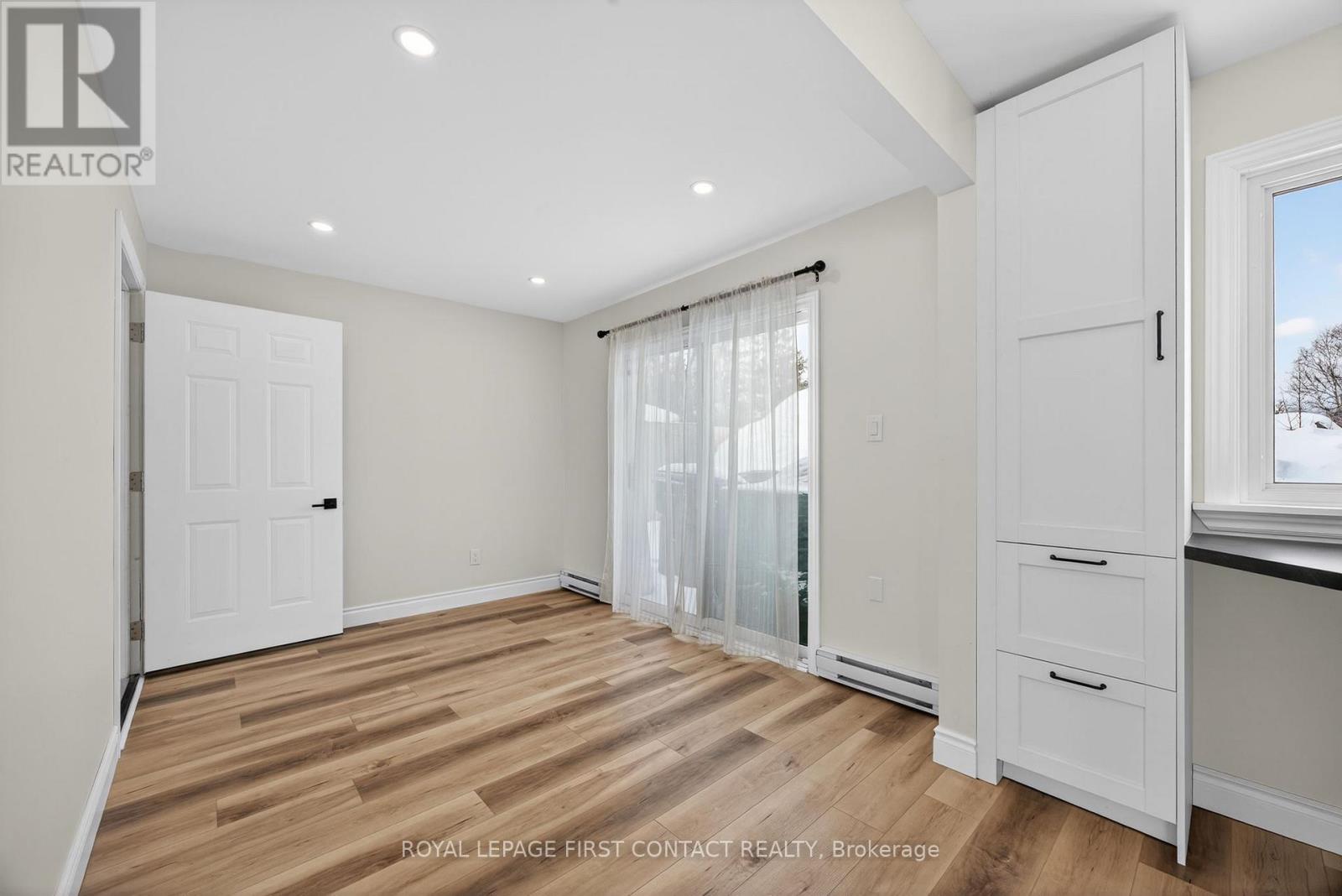 4 Wallis Street, Oro-Medonte (Warminister), Ontario  L0K 2G0 - Photo 19 - S12808638