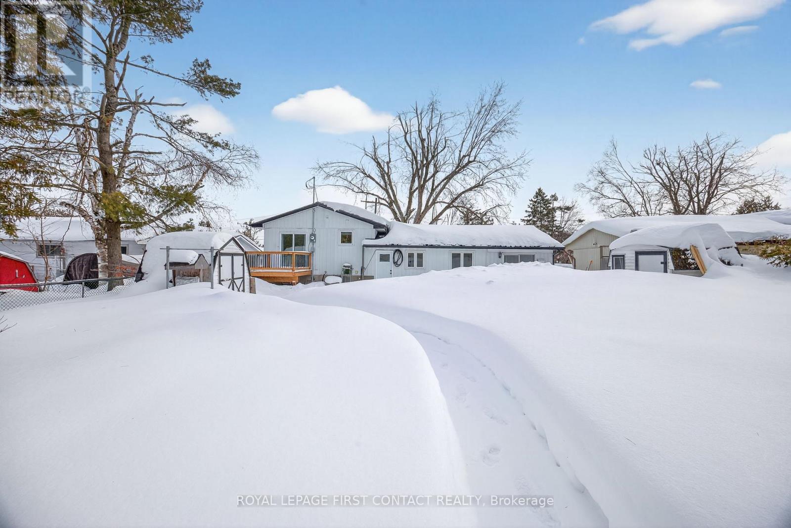 4 Wallis Street, Oro-Medonte (Warminister), Ontario  L0K 2G0 - Photo 2 - S12808638