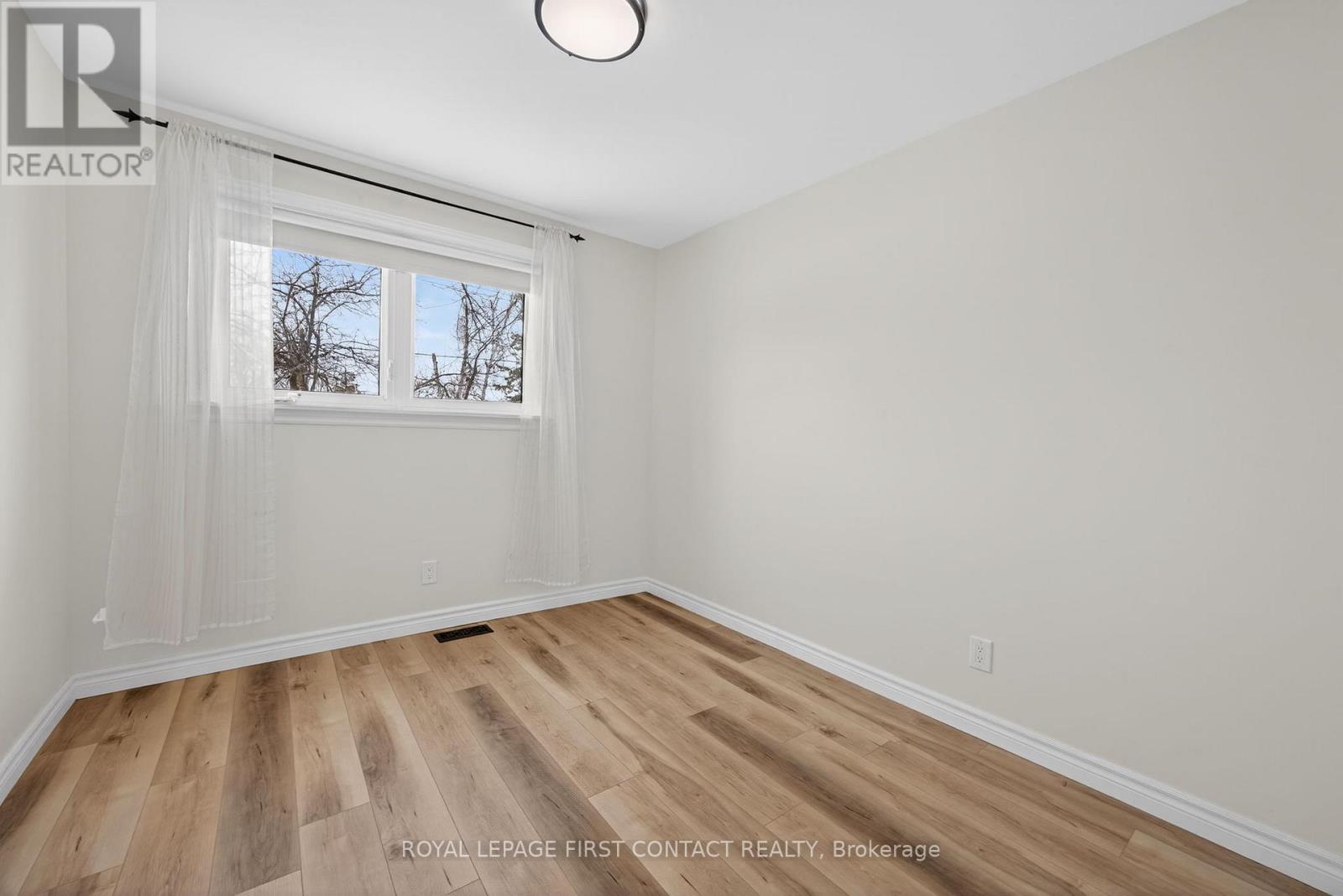 4 Wallis Street, Oro-Medonte (Warminister), Ontario  L0K 2G0 - Photo 23 - S12808638