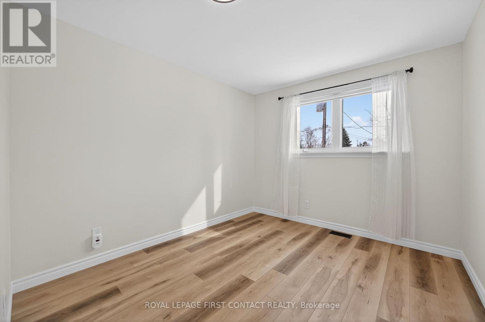 4 Wallis Street, Oro-Medonte (Warminister), Ontario  L0K 2G0 - Photo 24 - S12808638