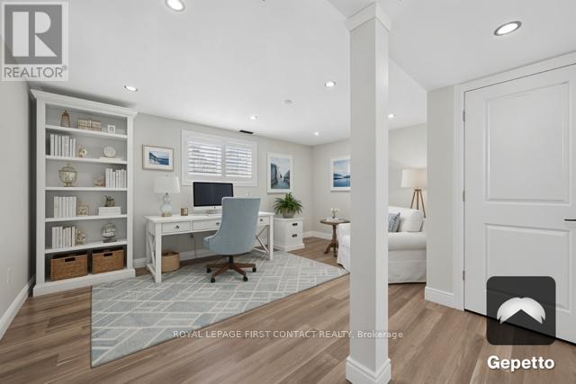 4 Wallis Street, Oro-Medonte (Warminister), Ontario  L0K 2G0 - Photo 5 - S12808638