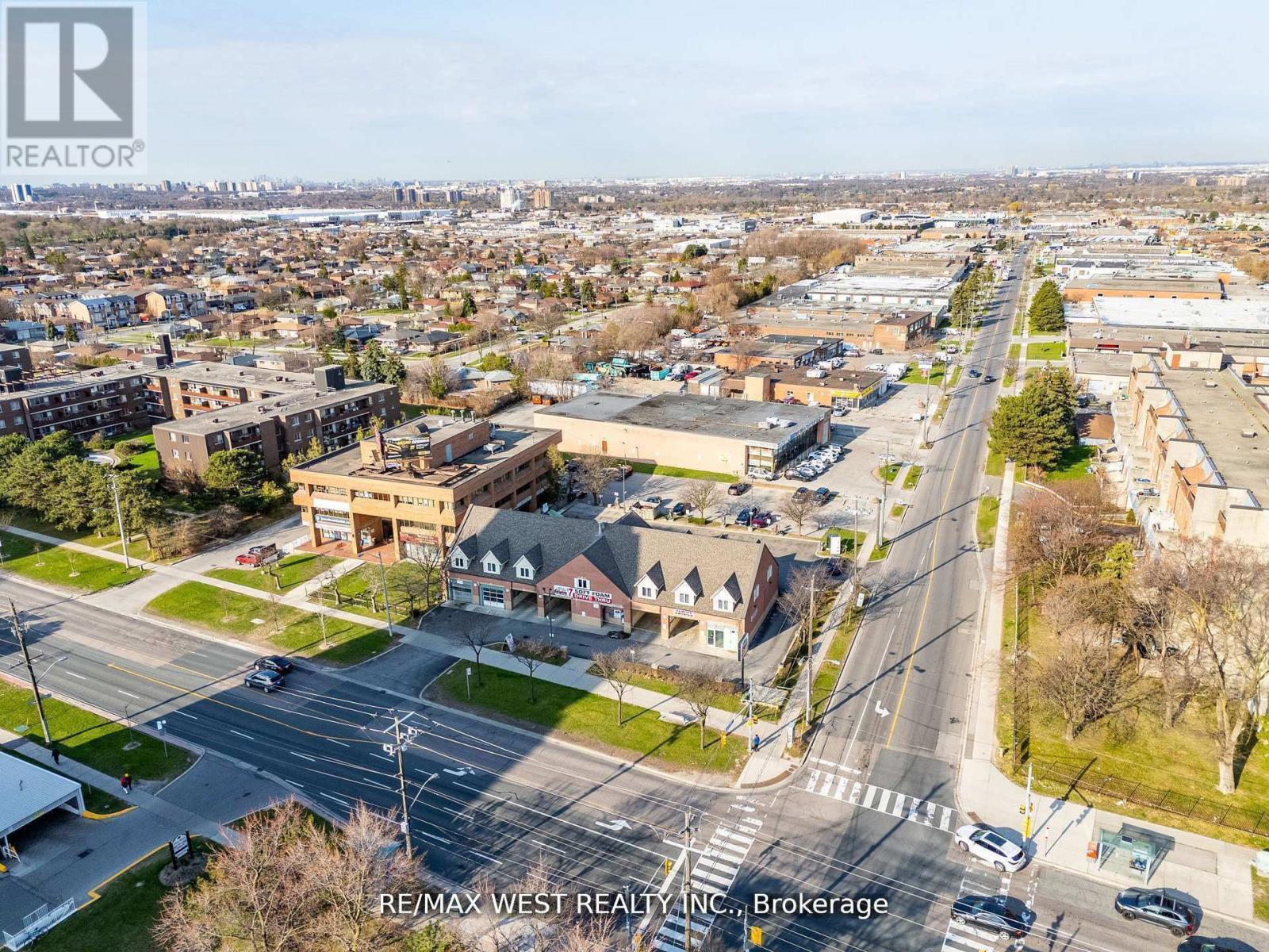 2800 Jane Street, Toronto, Ontario M3N 2H9 - Photo 3 - W12808644