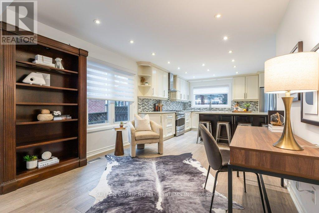 2957 Caradoc Lane, Oakville, Ontario  L6J 6V6 - Photo 10 - W12808654