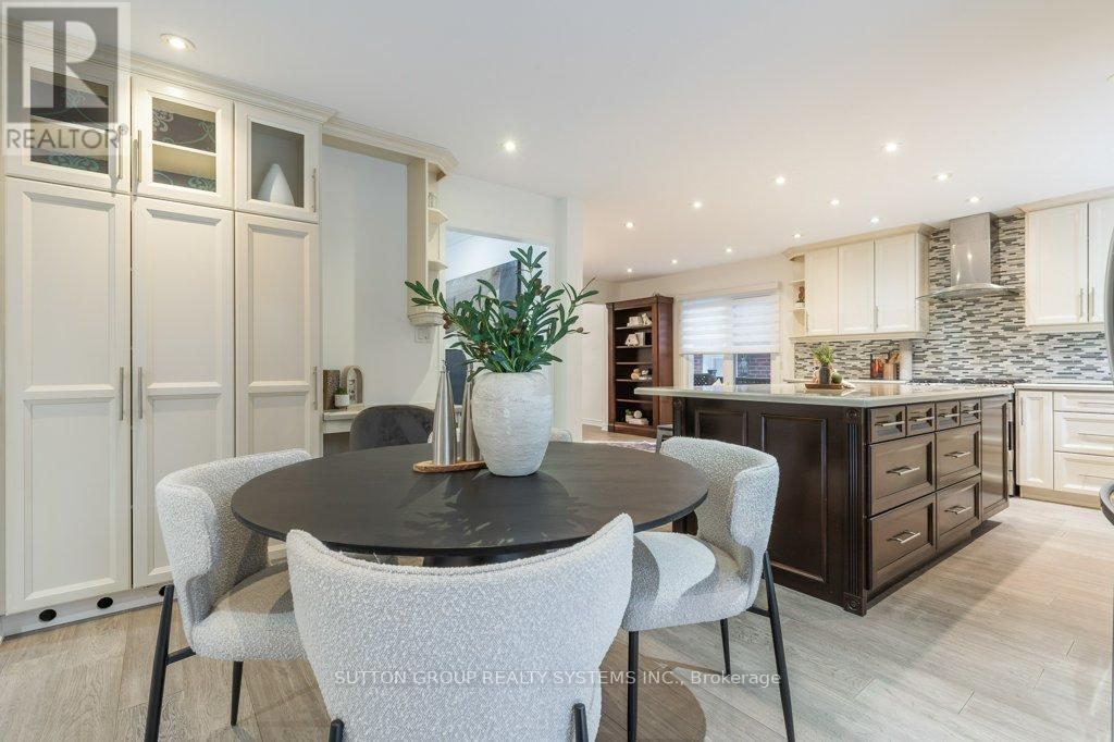 2957 Caradoc Lane, Oakville, Ontario  L6J 6V6 - Photo 16 - W12808654