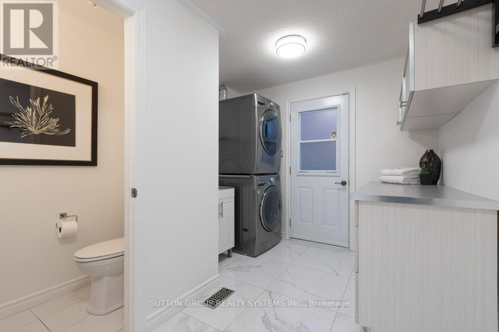 2957 Caradoc Lane, Oakville, Ontario  L6J 6V6 - Photo 24 - W12808654