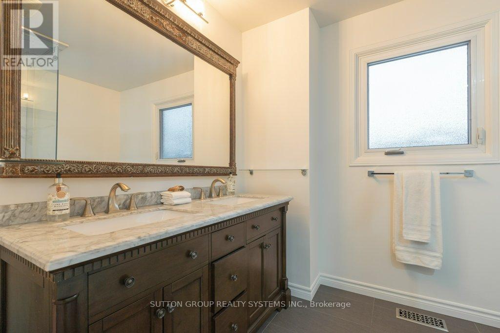 2957 Caradoc Lane, Oakville, Ontario  L6J 6V6 - Photo 30 - W12808654