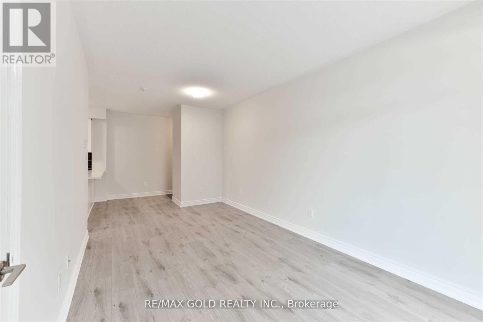 212 - 263 Georgian Drive, Oakville, Ontario  L6H 0L2 - Photo 10 - W12808664