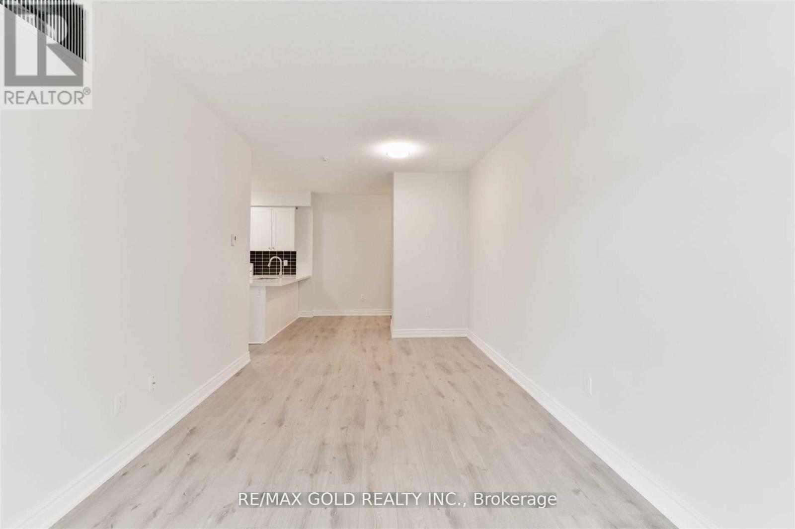 212 - 263 Georgian Drive, Oakville, Ontario  L6H 0L2 - Photo 11 - W12808664