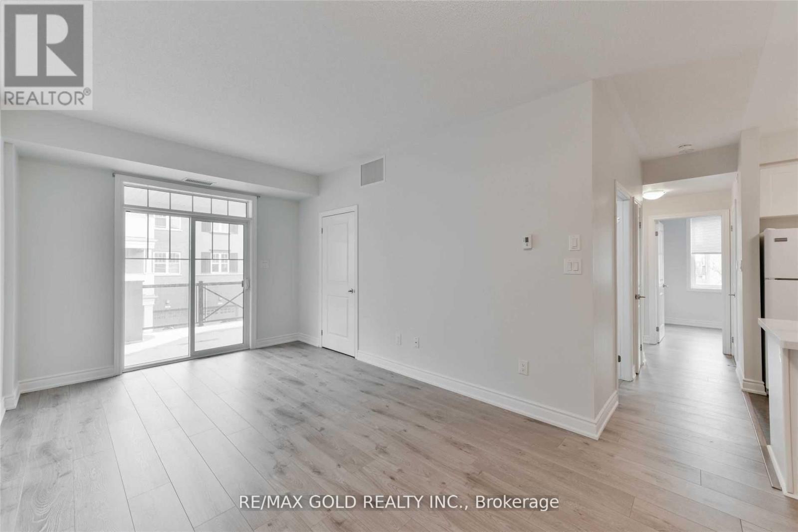 212 - 263 Georgian Drive, Oakville, Ontario  L6H 0L2 - Photo 13 - W12808664