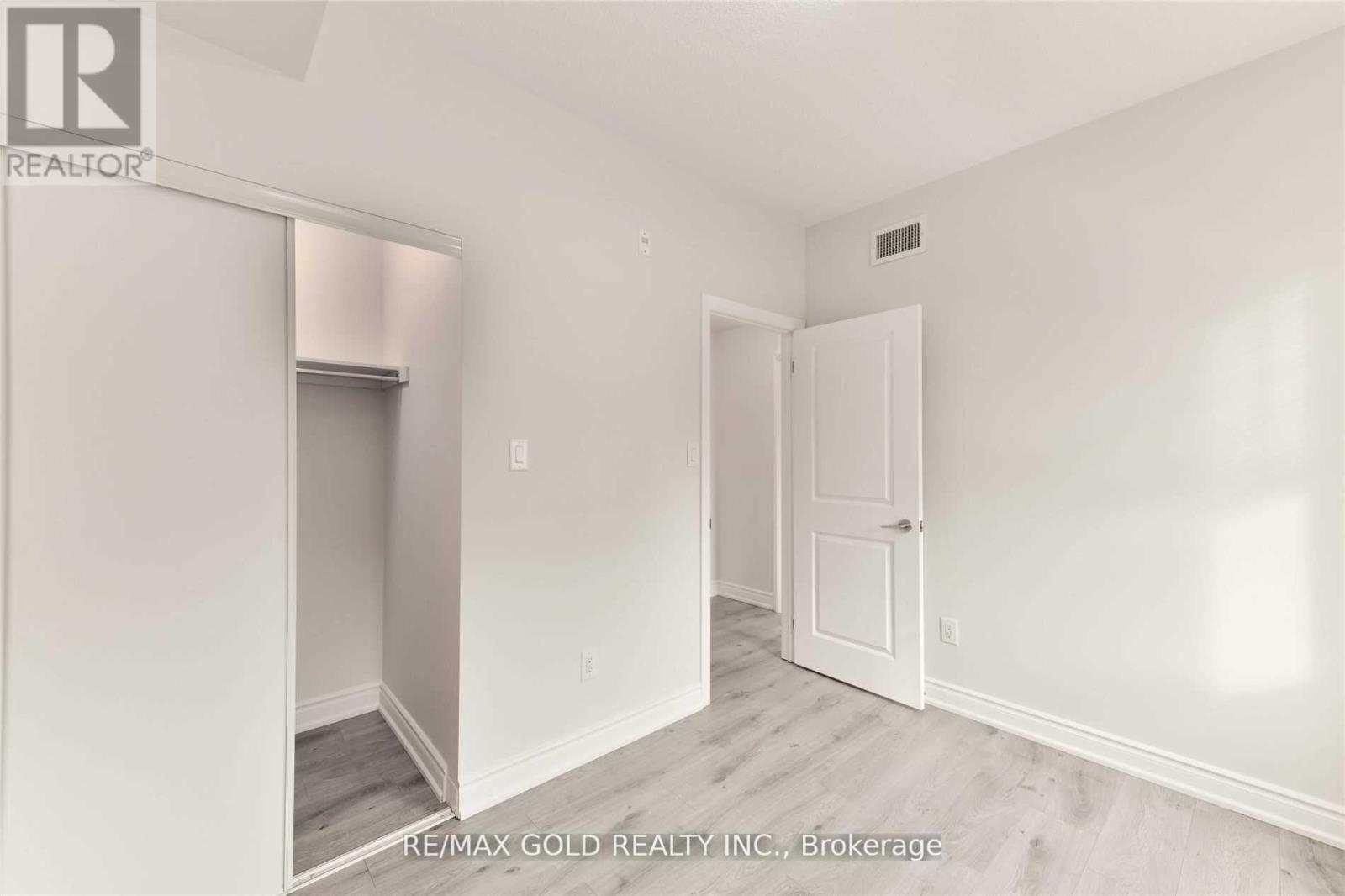 212 - 263 Georgian Drive, Oakville, Ontario  L6H 0L2 - Photo 23 - W12808664