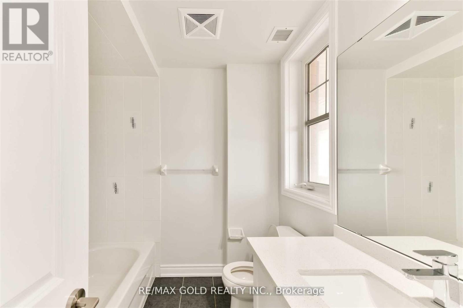 212 - 263 Georgian Drive, Oakville, Ontario  L6H 0L2 - Photo 28 - W12808664