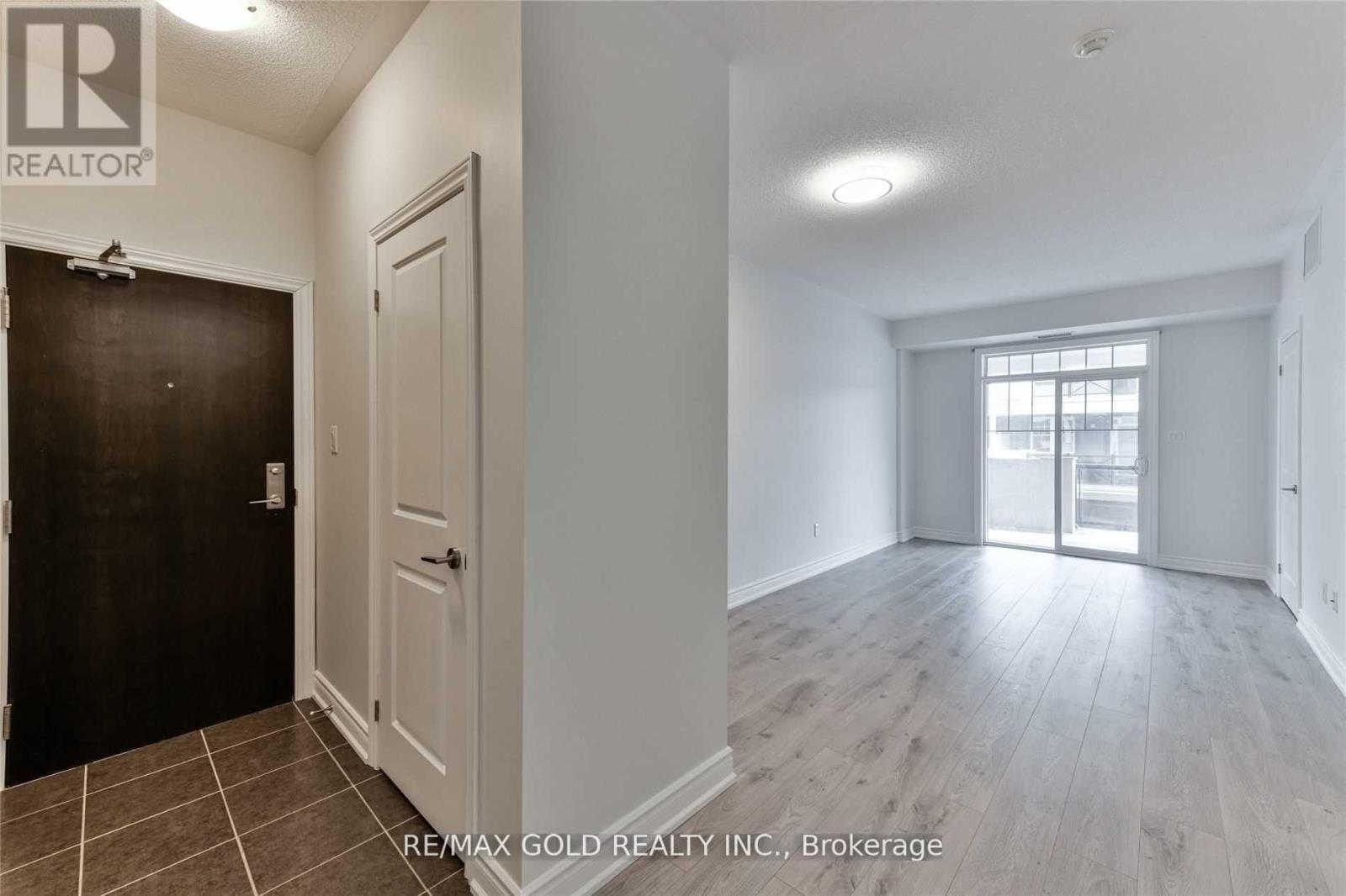 212 - 263 Georgian Drive, Oakville, Ontario  L6H 0L2 - Photo 5 - W12808664