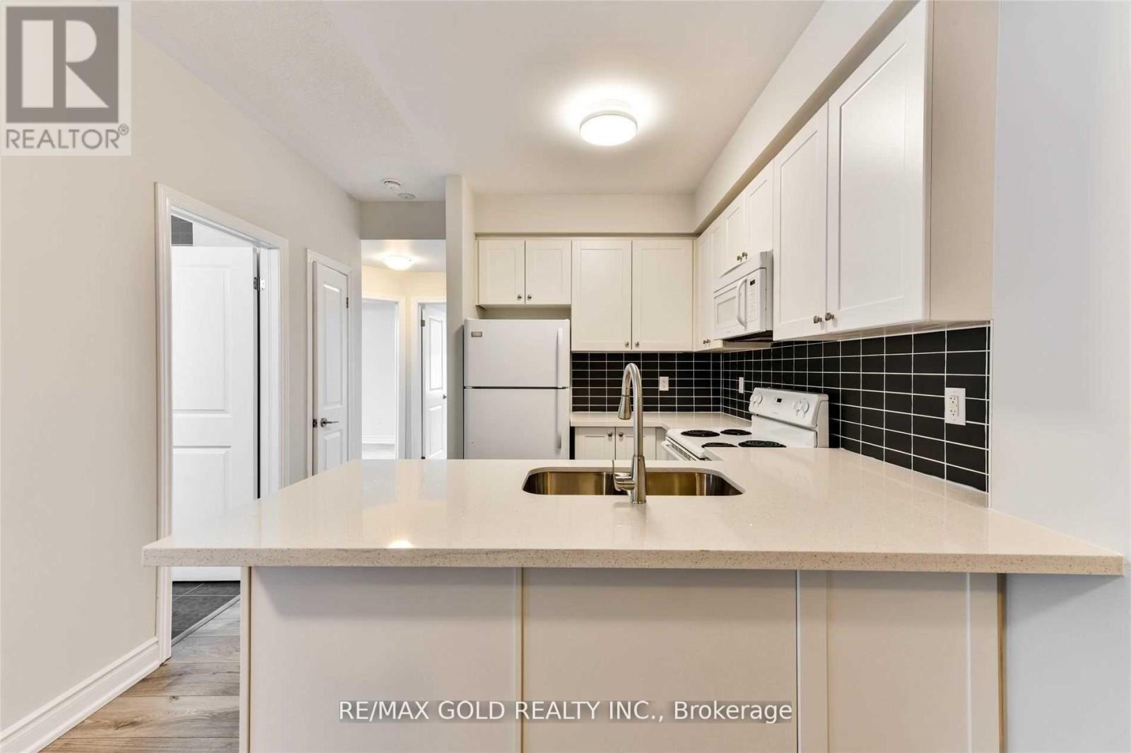 212 - 263 Georgian Drive, Oakville, Ontario  L6H 0L2 - Photo 7 - W12808664